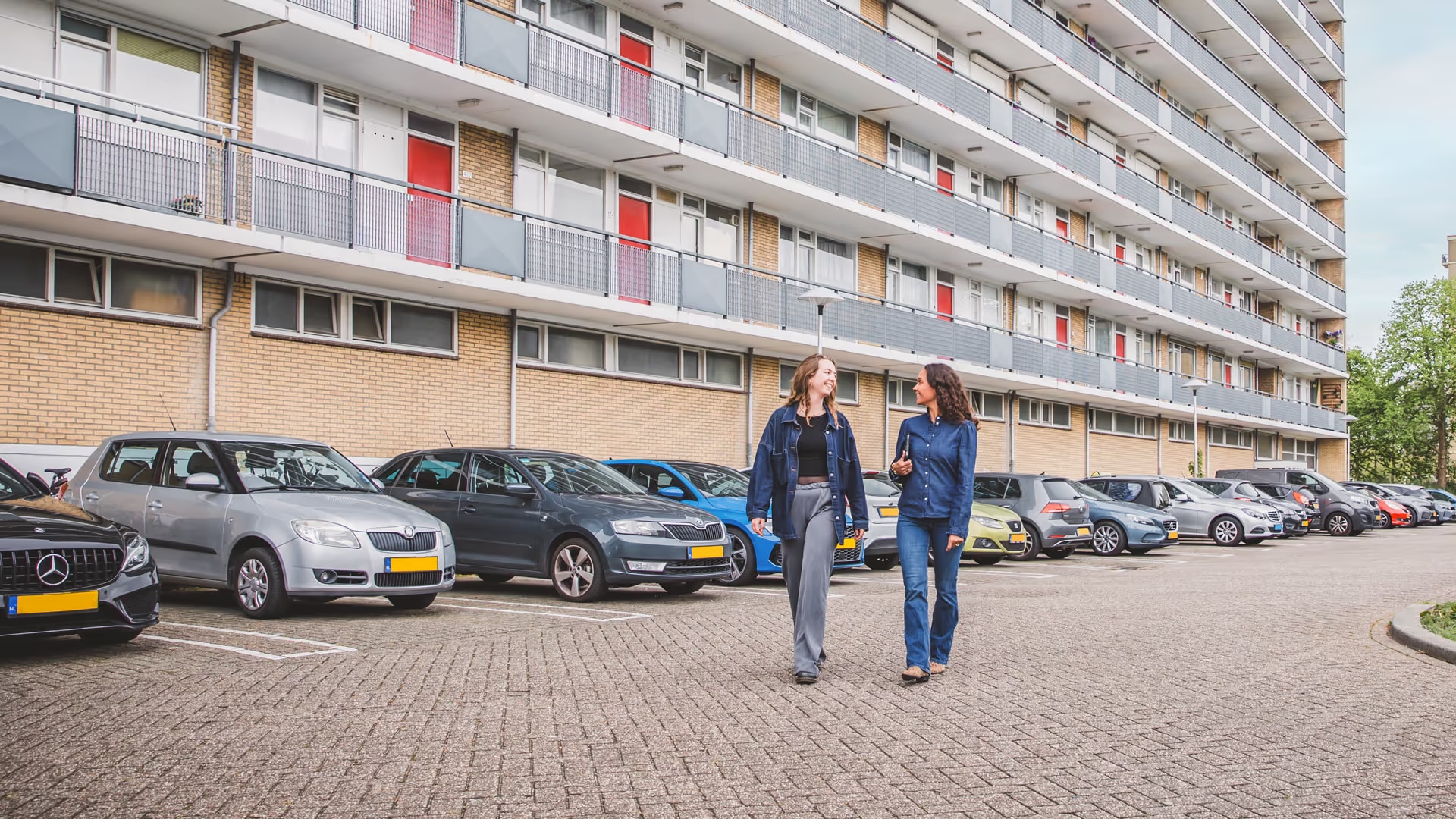 BuurtBoost-medewerkers Ellen en Nathalie in gesprek