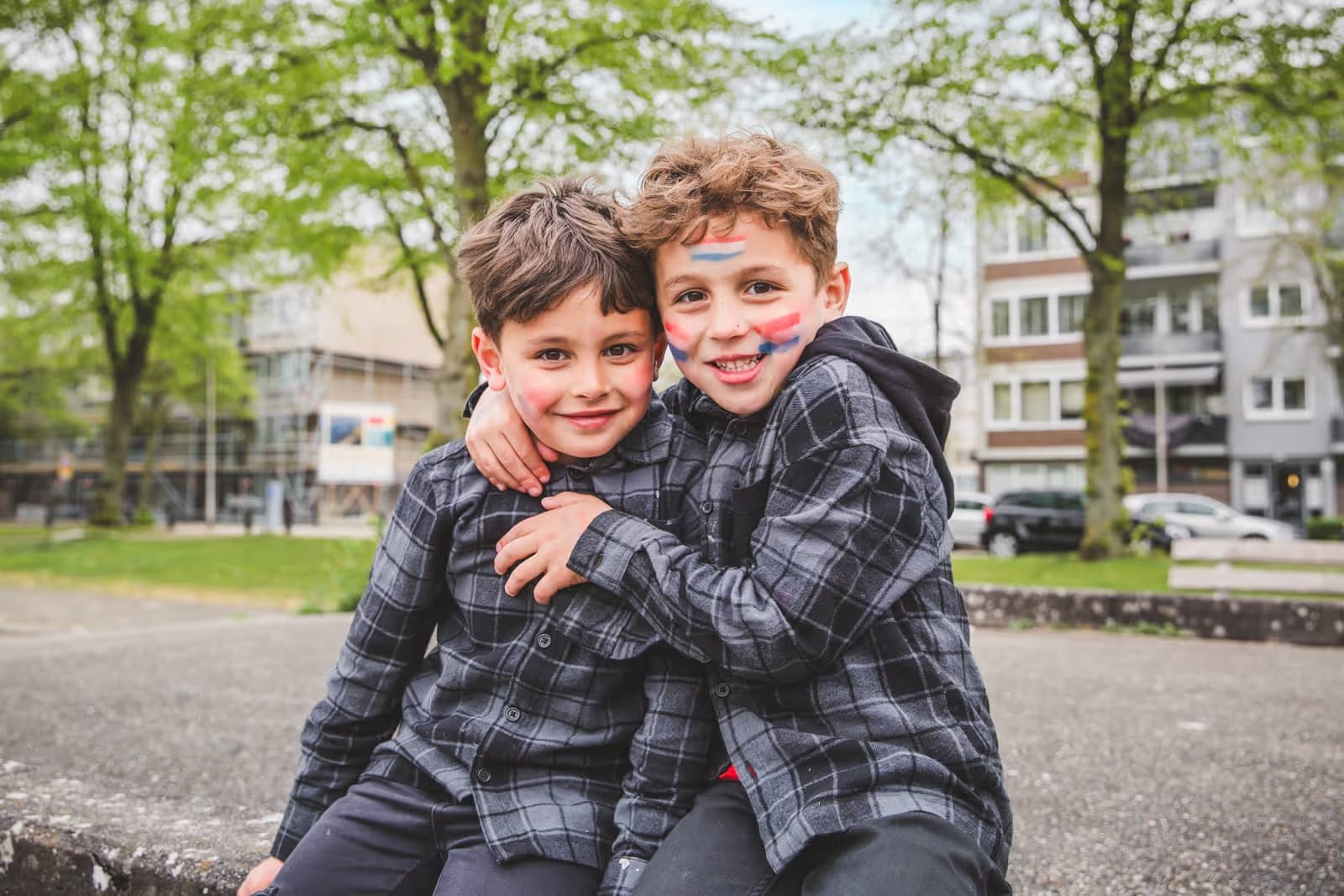 Kinderen spelen in de buurt