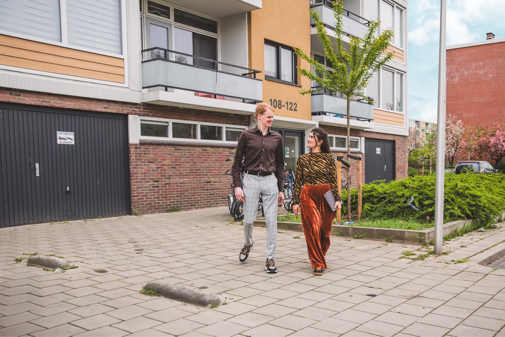 Mara en Wilbert van BuurtBoost in overleg